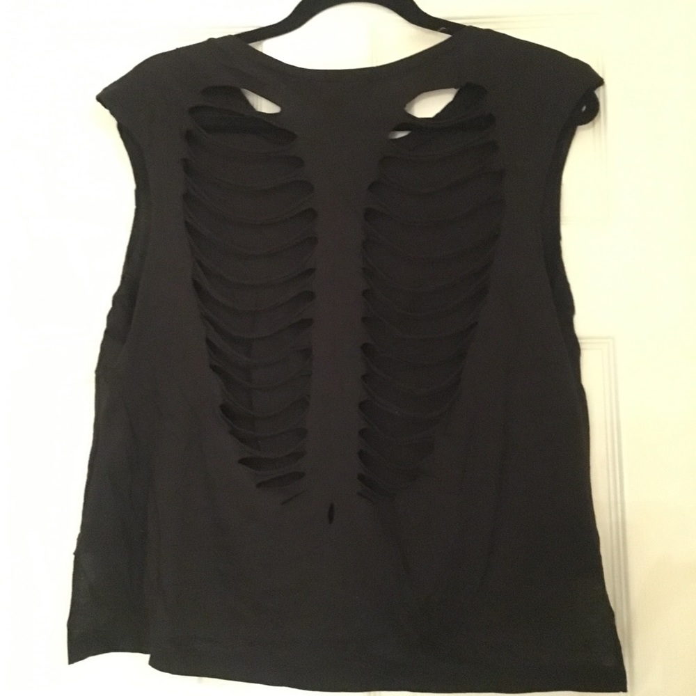 Black ribbed sleeveless shirt